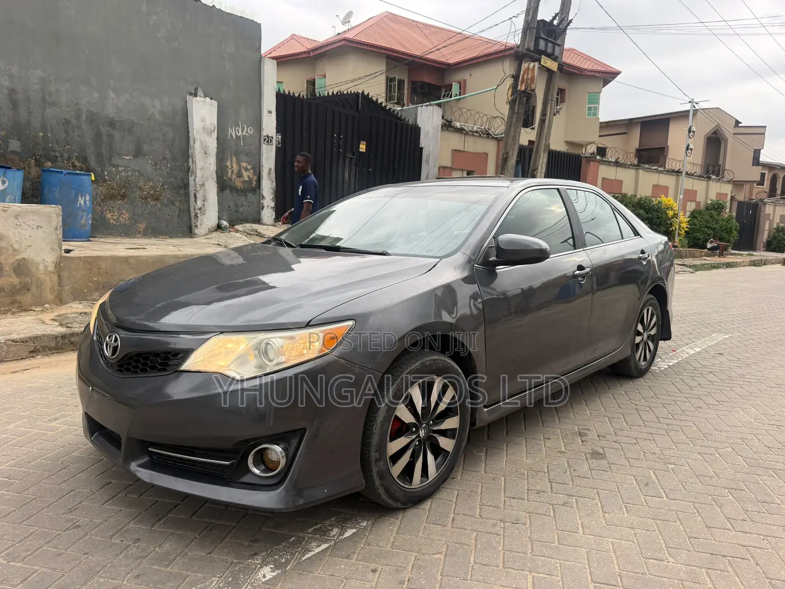 Toyota Camry SE 4dr Sedan (2.5L 4cyl 6A) 2012 Gray