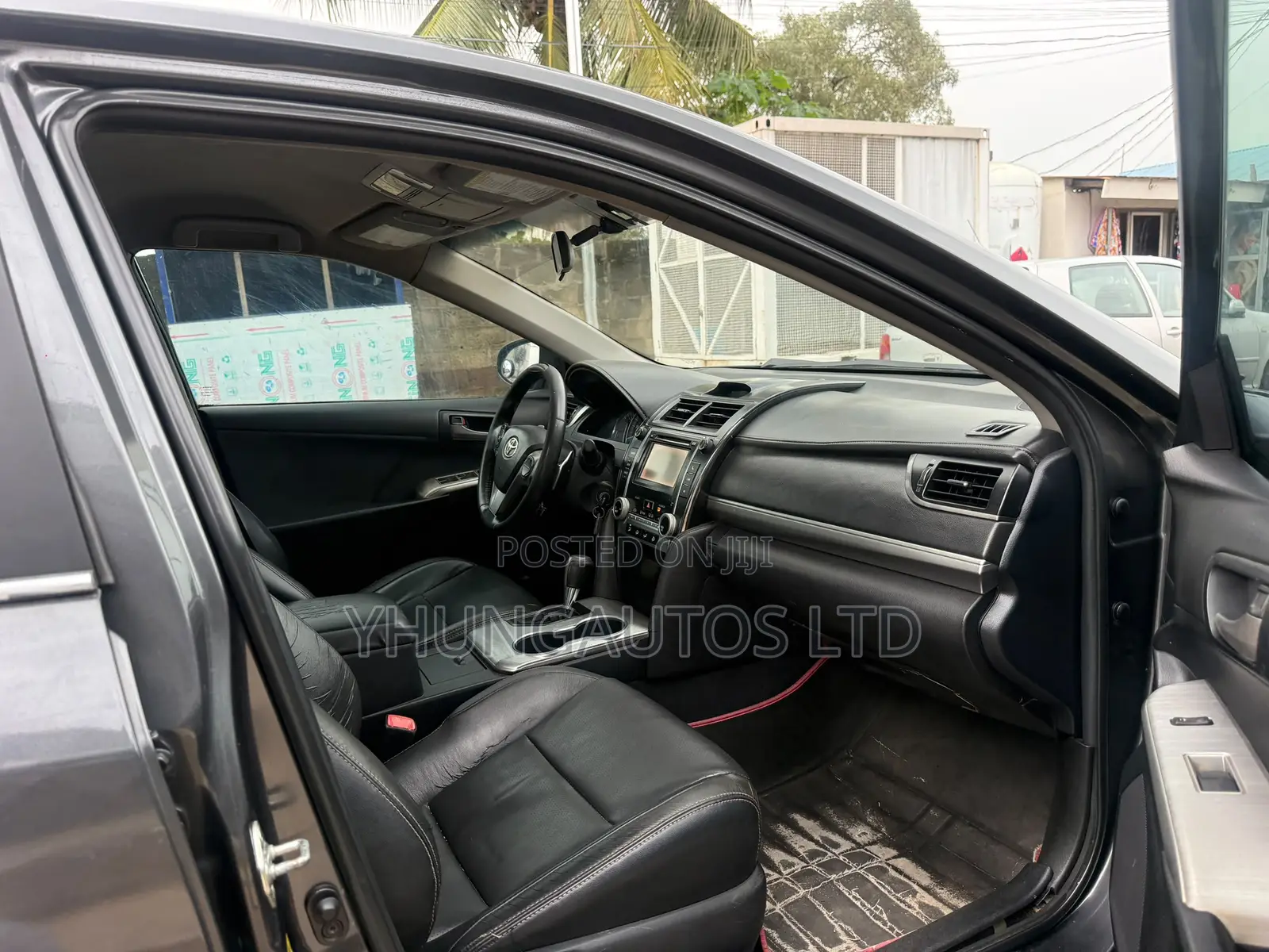 Toyota Camry SE 4dr Sedan (2.5L 4cyl 6A) 2012 Gray
