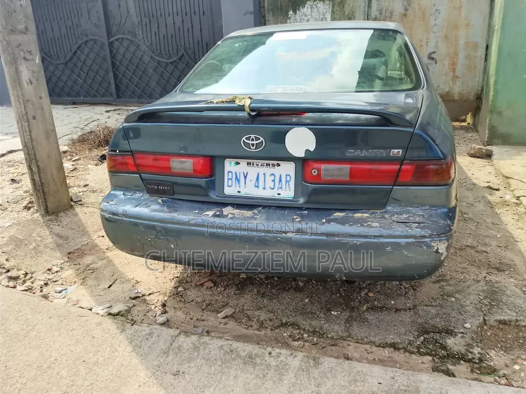 Toyota Camry LE 4dr Sedan (2.2L 4cyl 4A) 2000 Blue