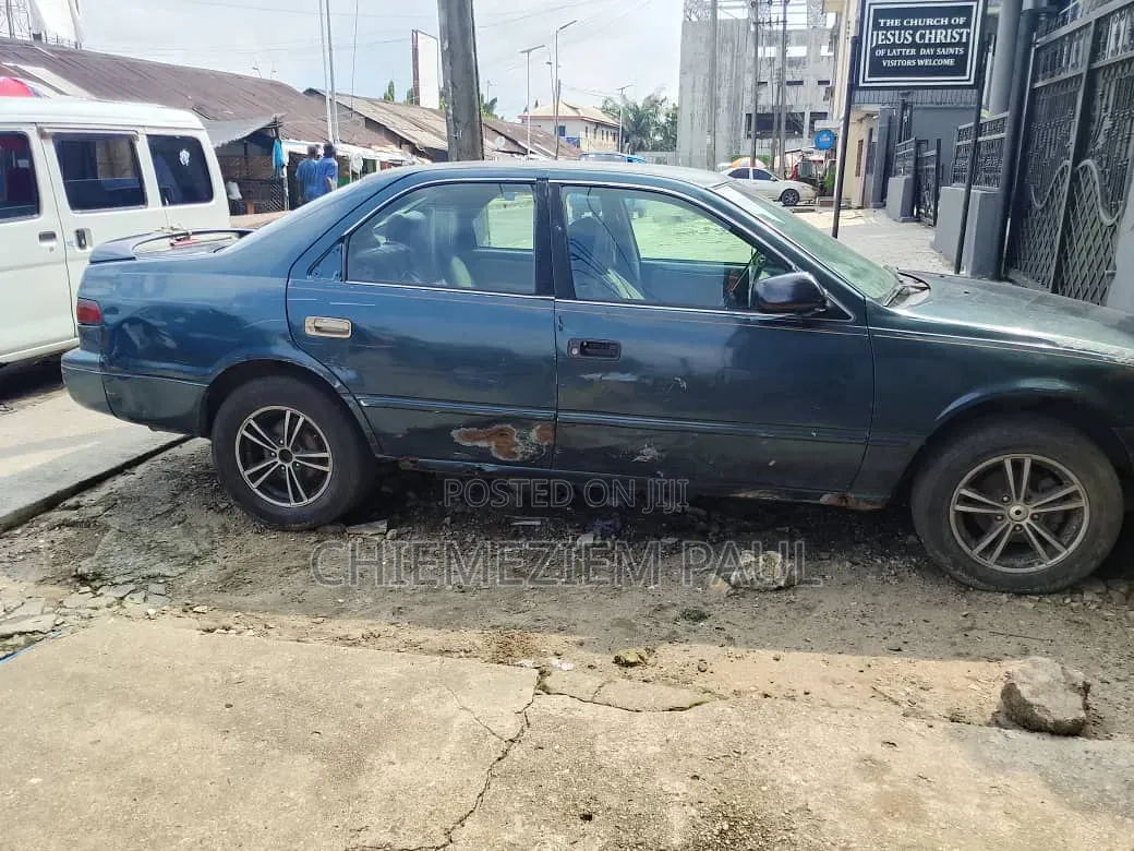 Toyota Camry LE 4dr Sedan (2.2L 4cyl 4A) 2000 Blue