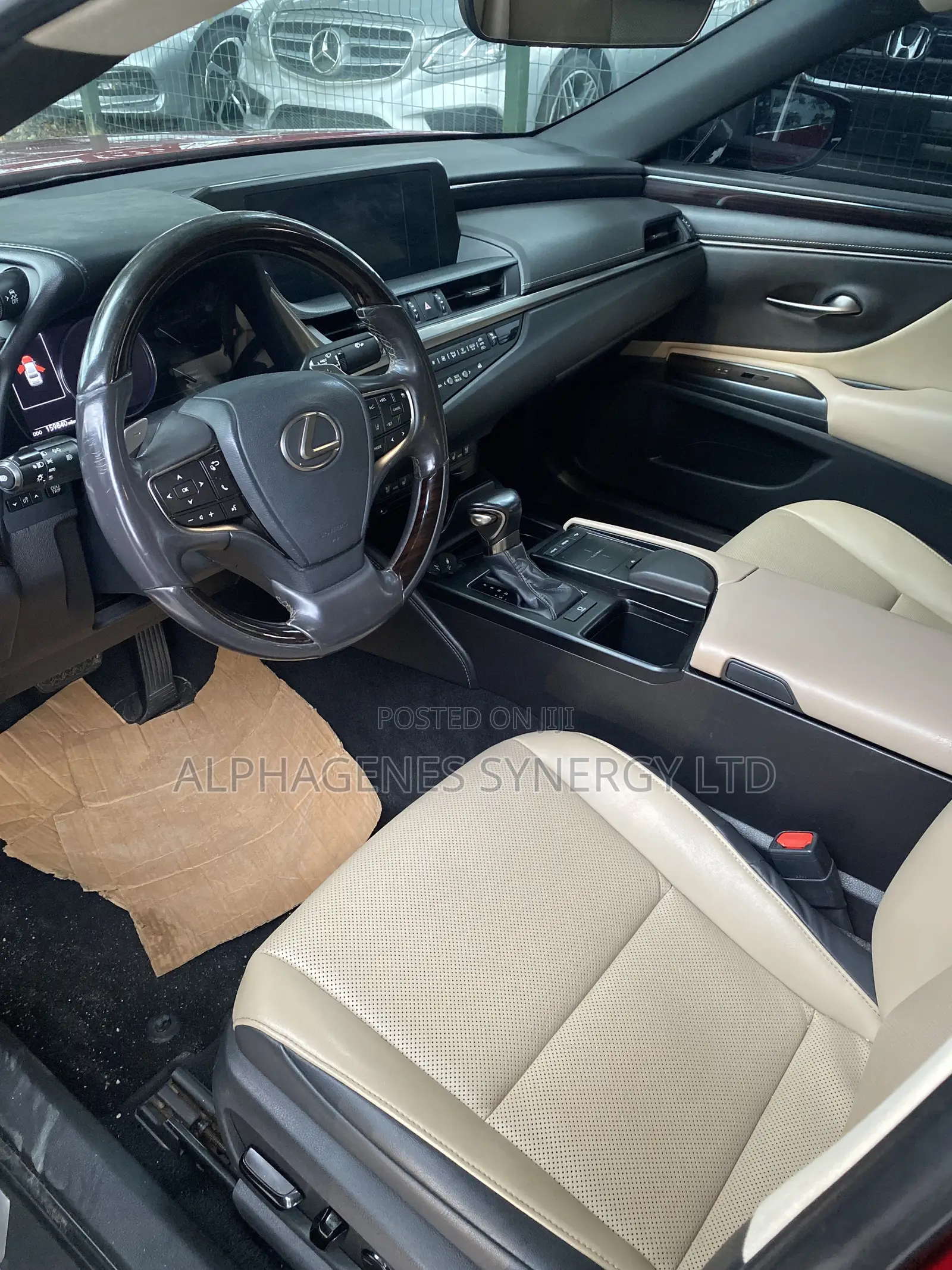 Lexus ES 2019 Red