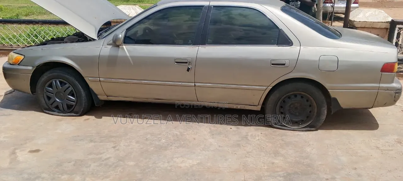 Toyota Camry Automatic 1999 Gray