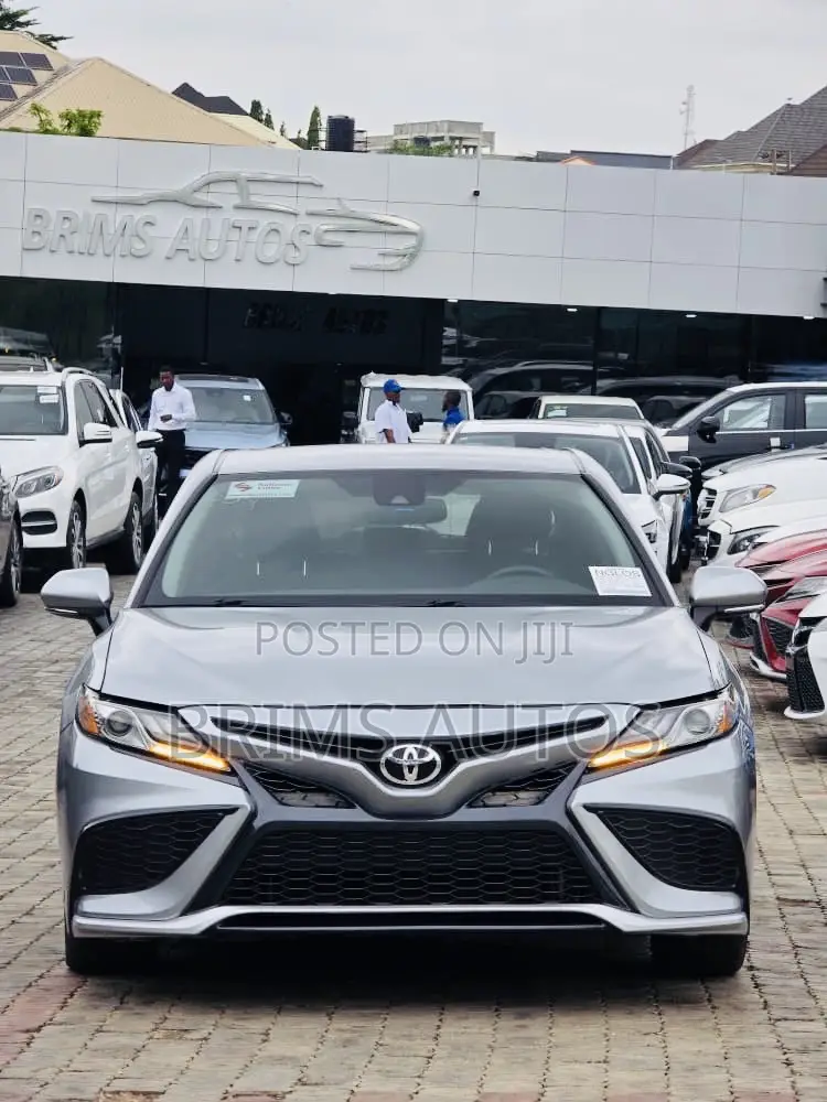 Toyota Camry XSE FWD 2020 Silver