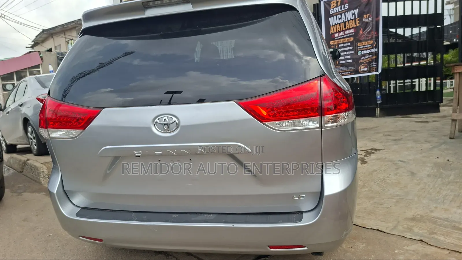 Toyota Sienna 2011 Silver