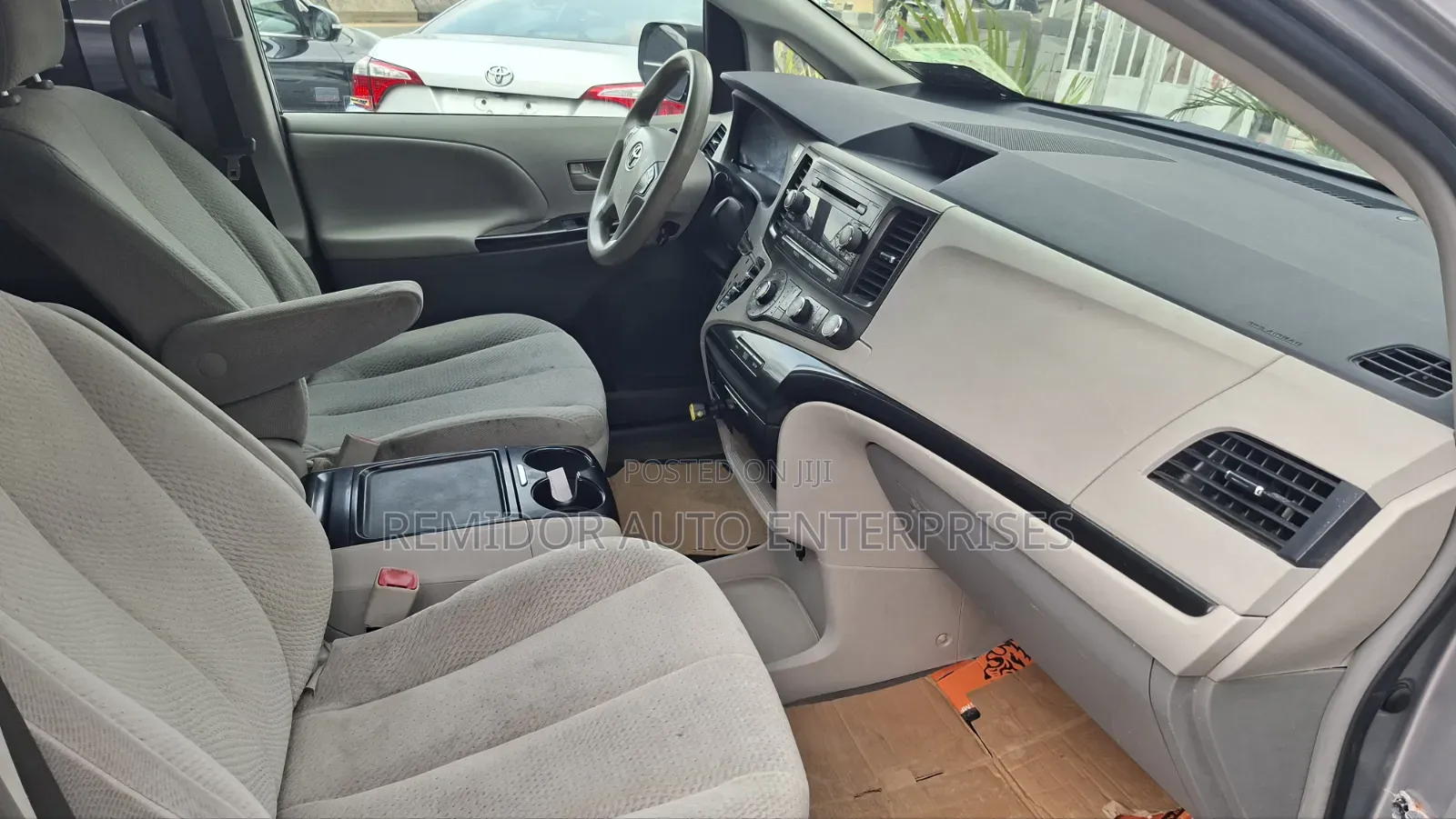 Toyota Sienna 2011 Silver