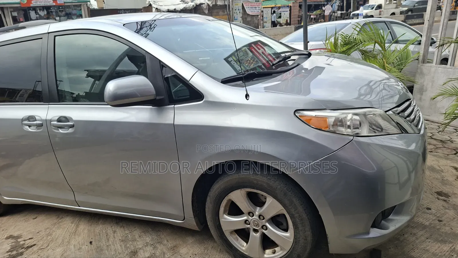 Toyota Sienna 2011 Silver