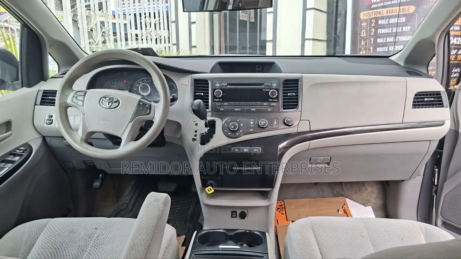 Toyota Sienna 2011 Silver