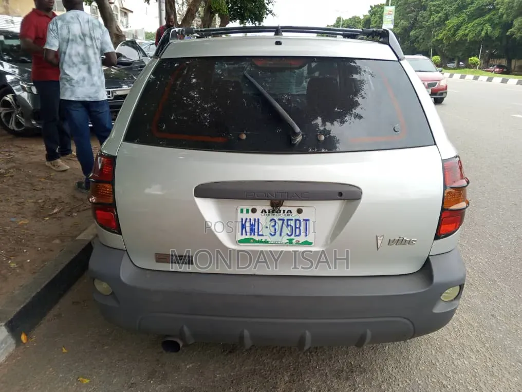 Pontiac Vibe Automatic 2004 Silver