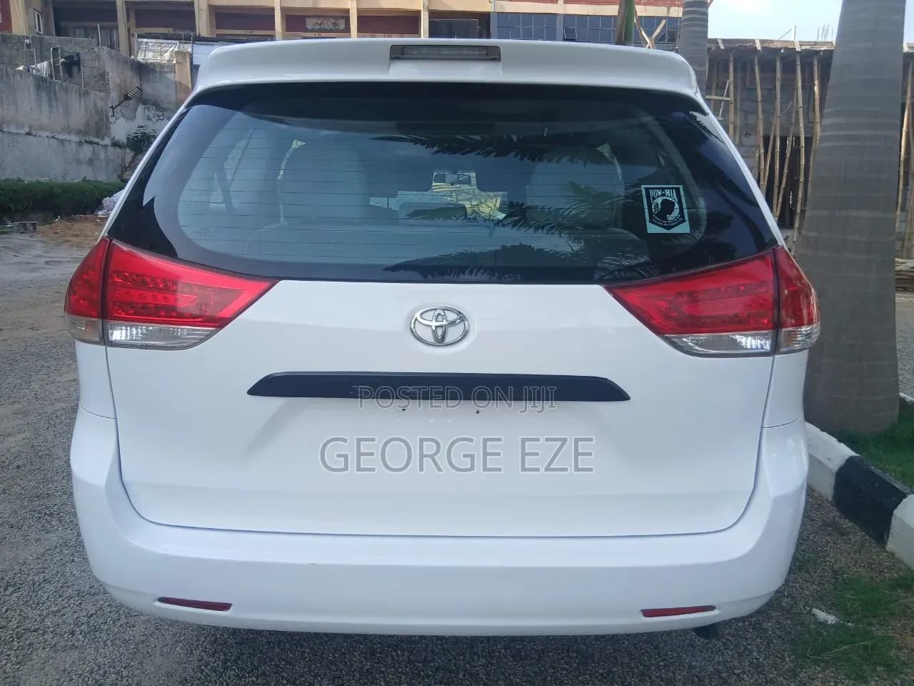 Toyota Sienna 2010 White