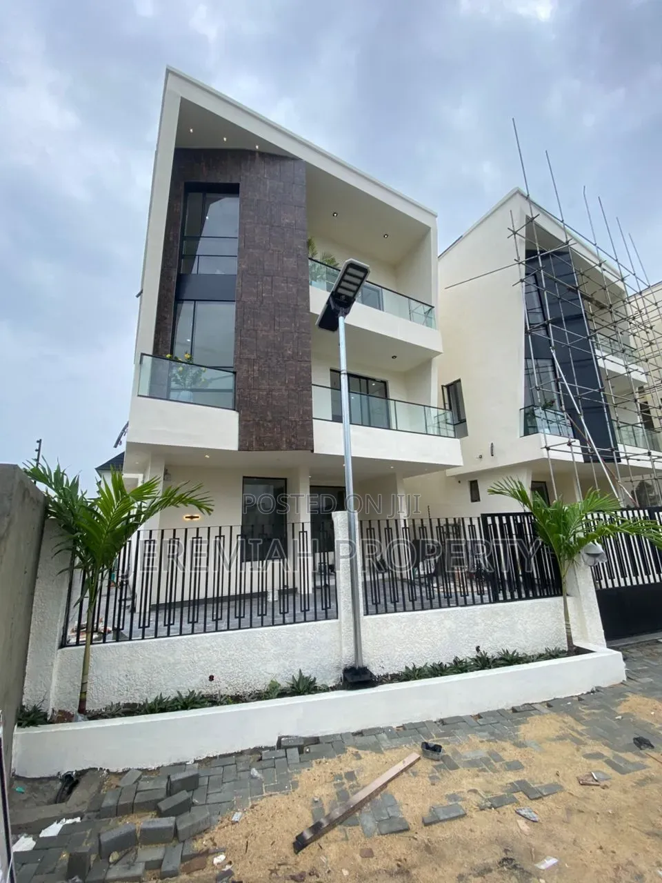 4bdrm Duplex in Berger for sale