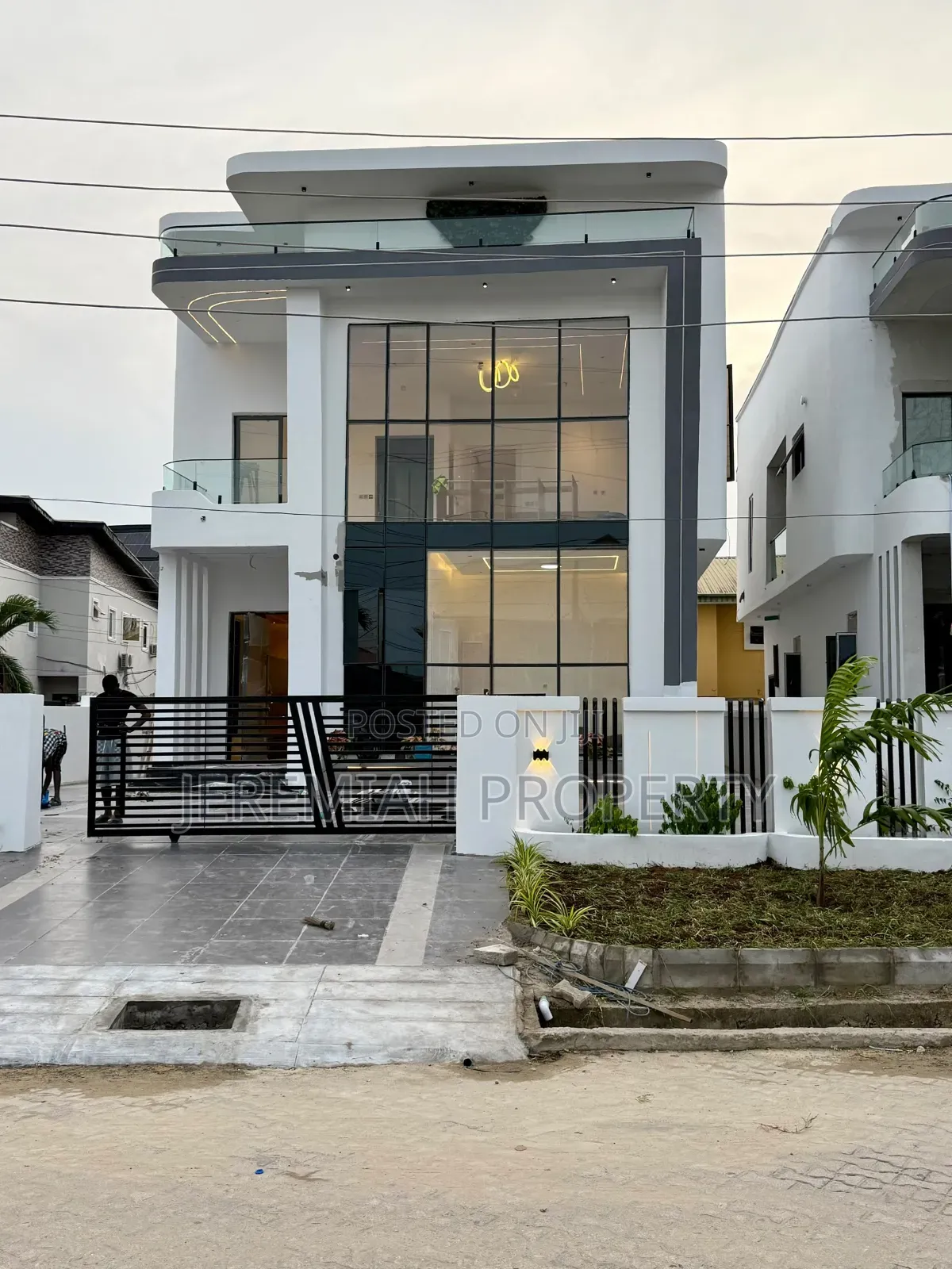 4bdrm Duplex in Berger for sale