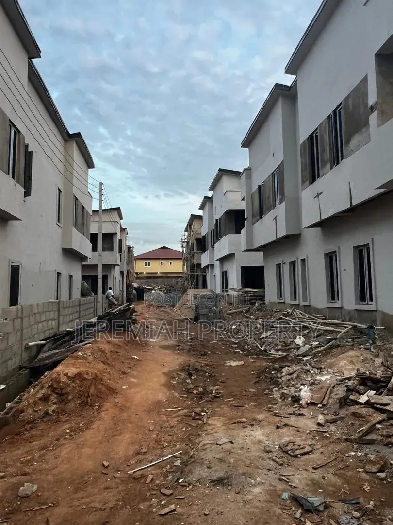 4bdrm Duplex in Berger for sale