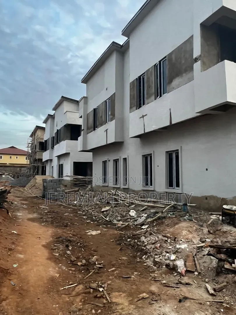 4bdrm Duplex in Berger for sale