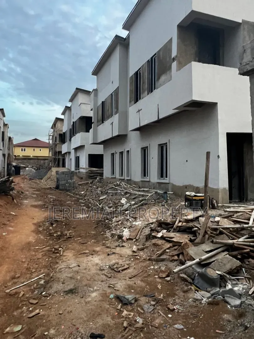 4bdrm Duplex in Berger for sale
