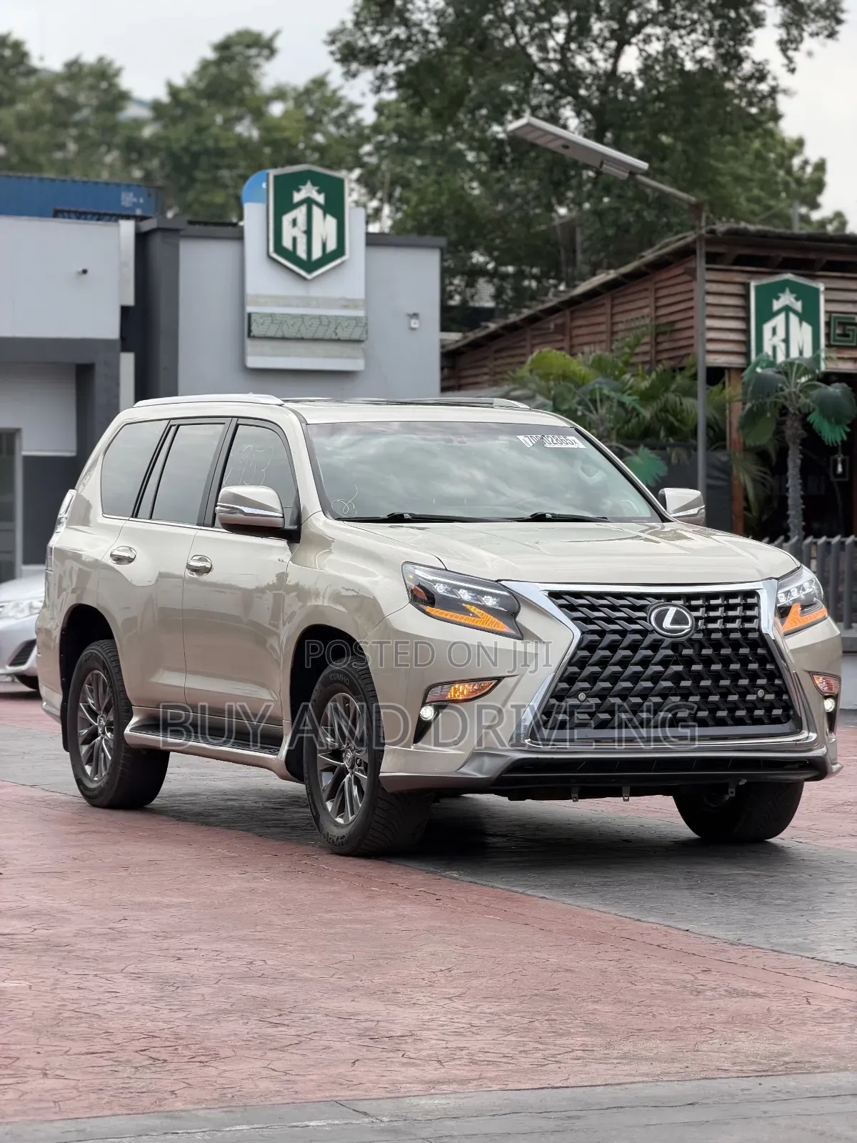 Lexus GX 460 2011 Gold