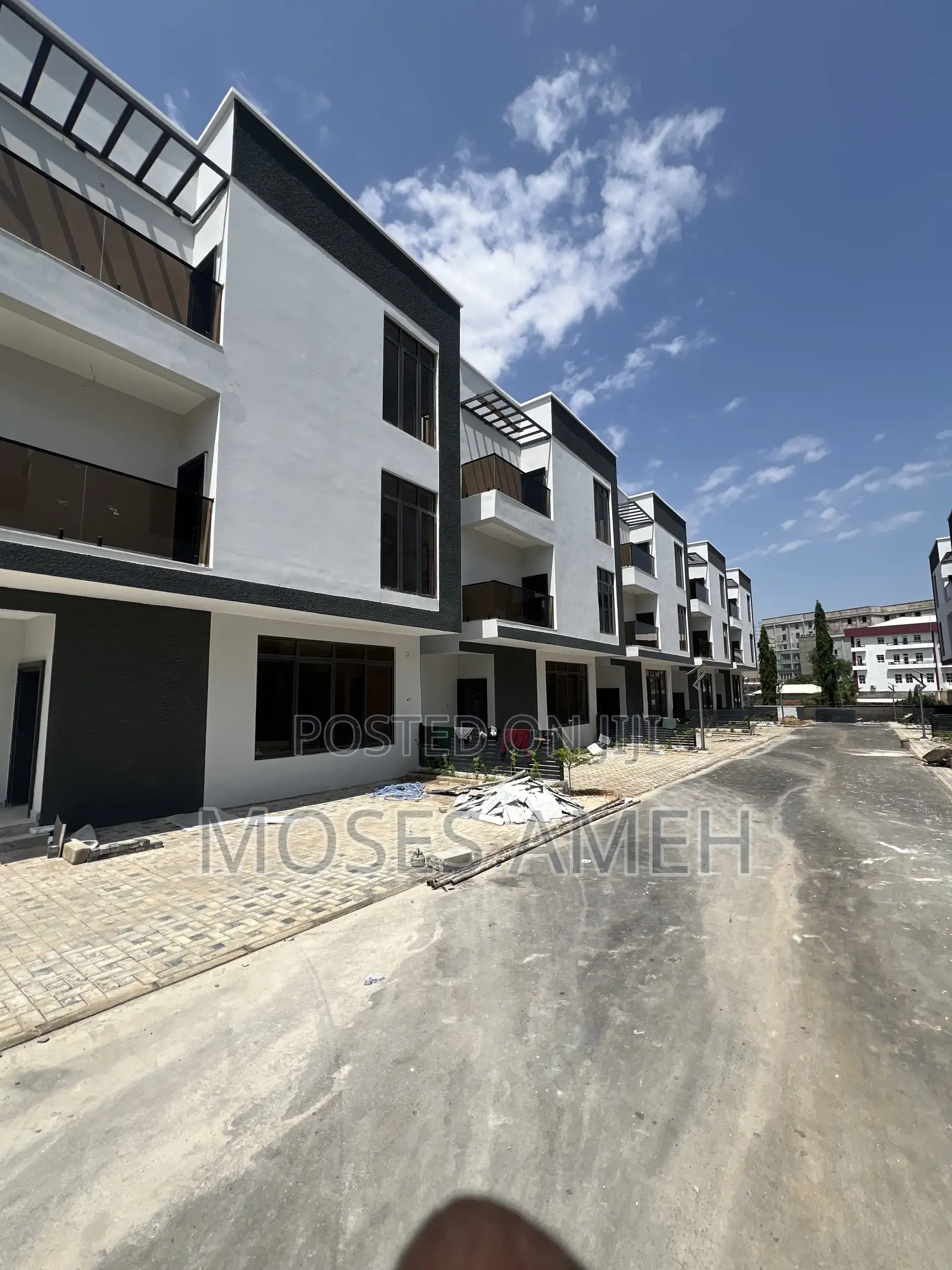 5bdrm Duplex in Mabushi for sale