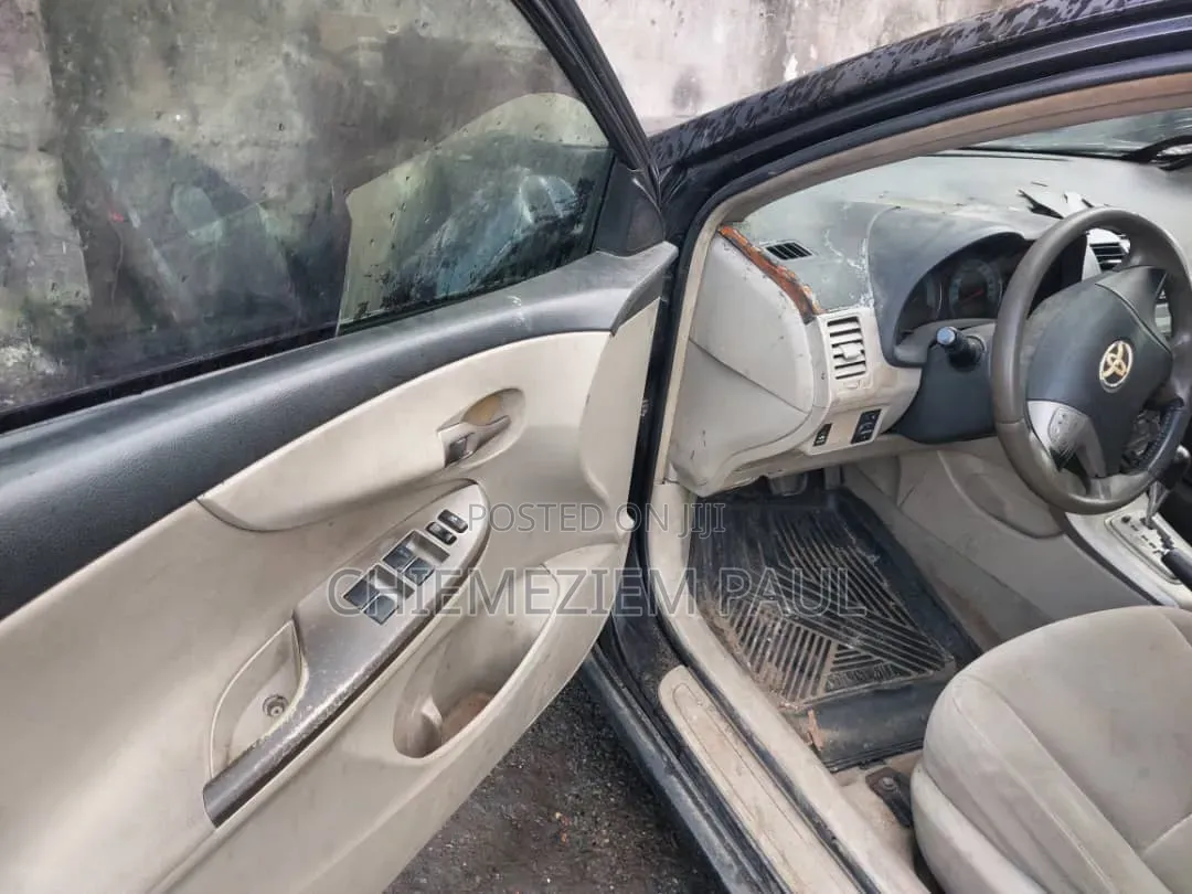 Toyota Corolla LE 4dr Sedan (1.8L 4cyl 4A) 2010 Black