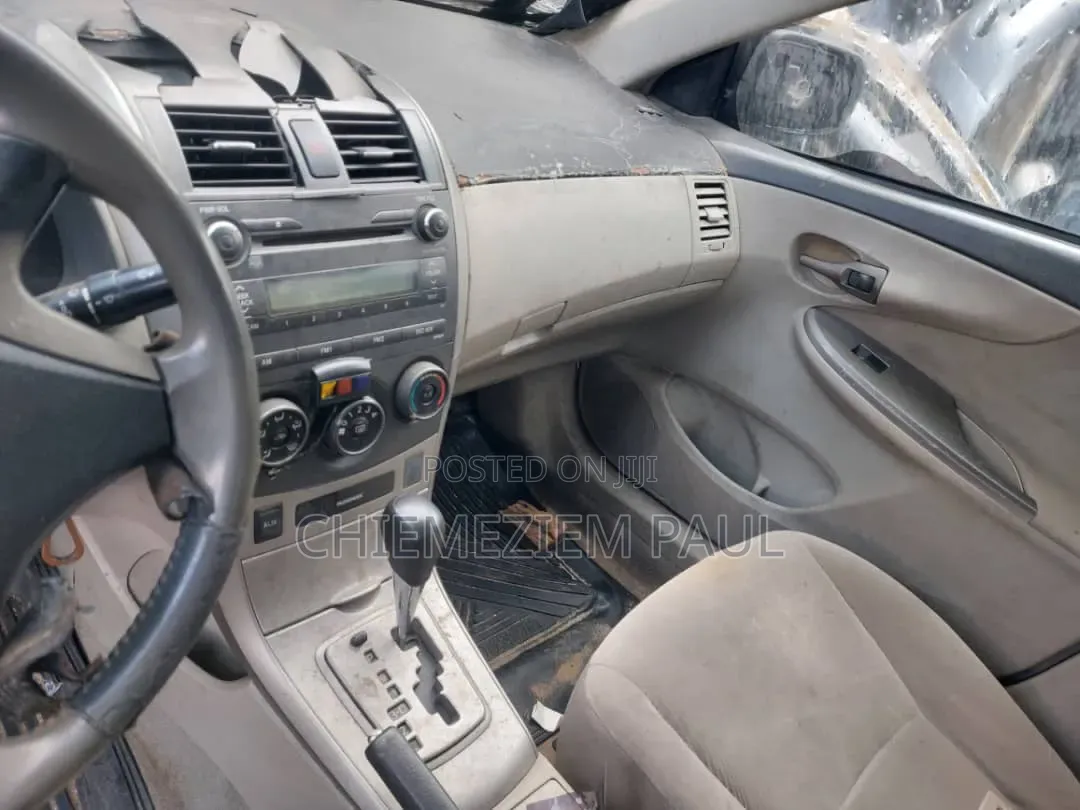 Toyota Corolla LE 4dr Sedan (1.8L 4cyl 4A) 2010 Black