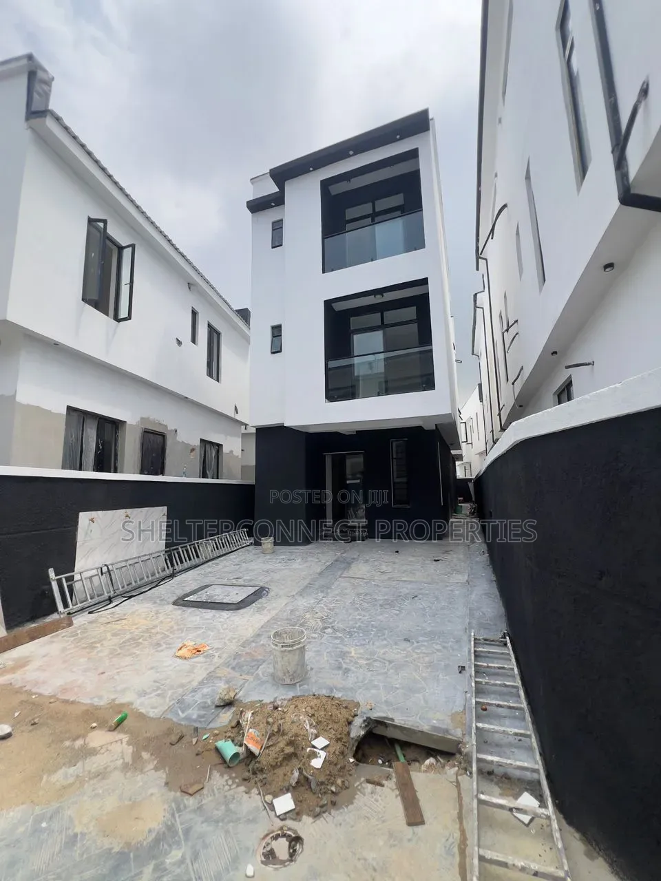 2bdrm Apartment in Chevron for rent