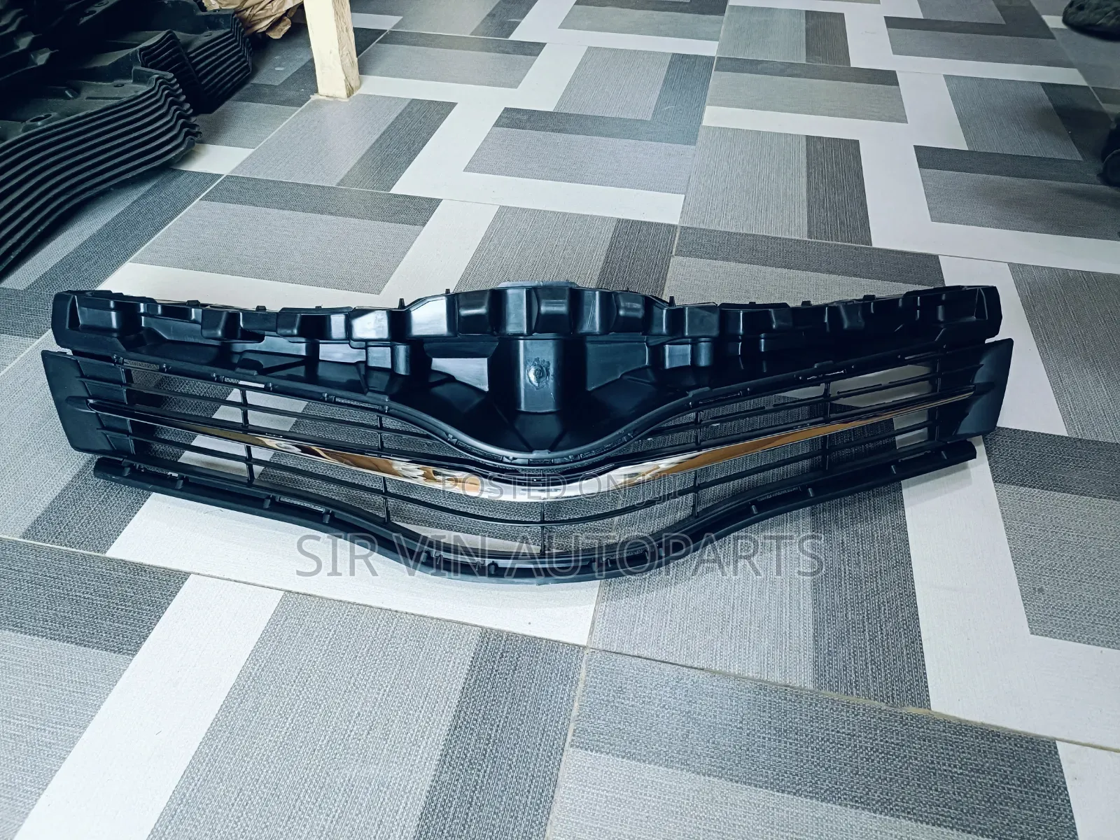 Front Grill Toyota Yaris 2012