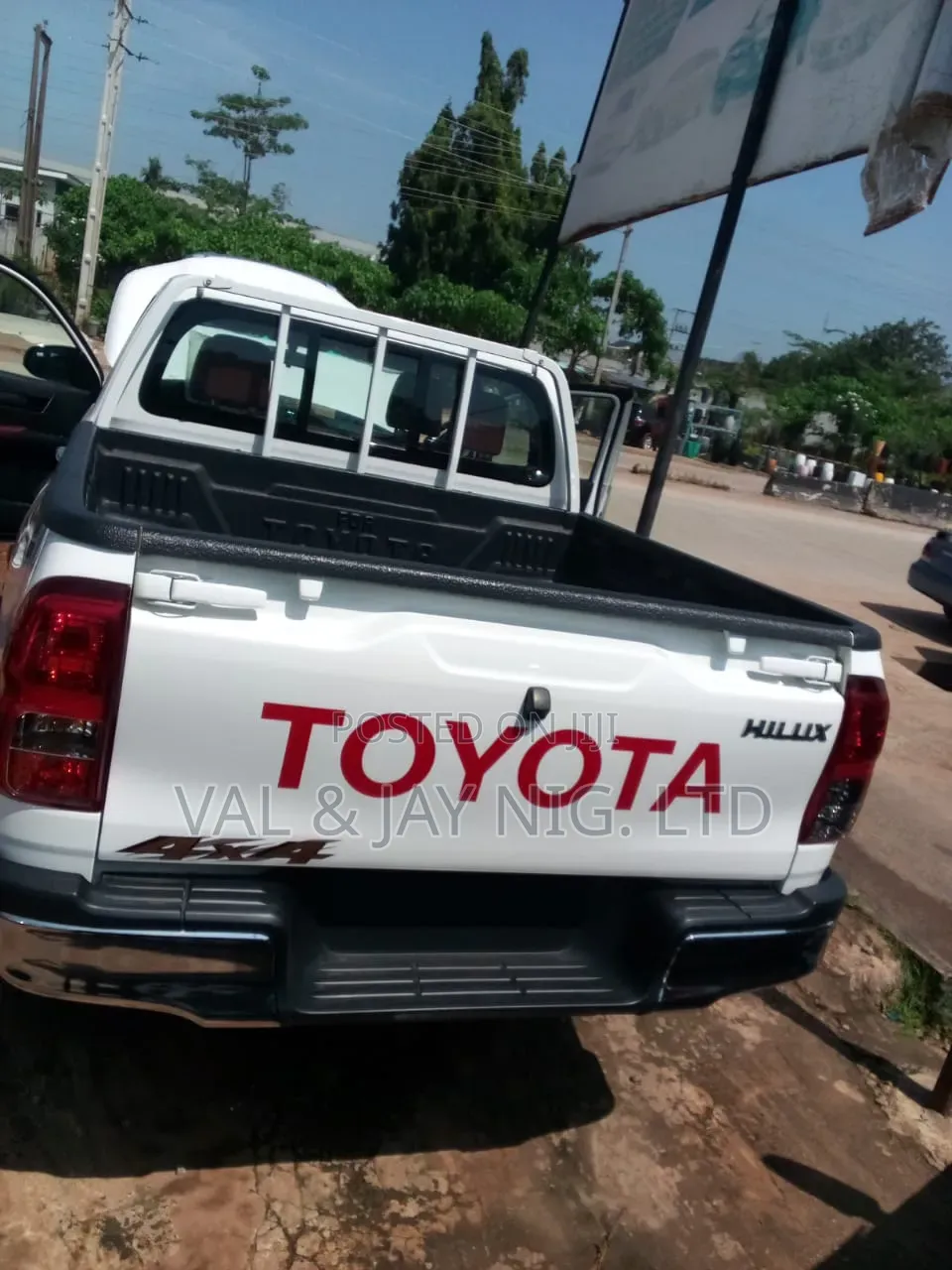 Toyota Hilux 2023 White