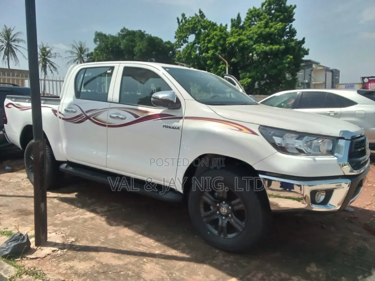 Toyota Hilux 2023 White