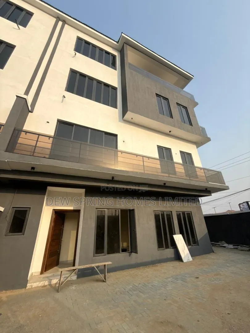 5bdrm Duplex in Lekki Phase 1 for sale