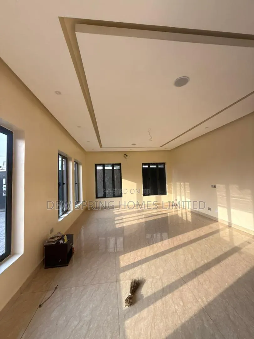 5bdrm Duplex in Lekki Phase 1 for sale