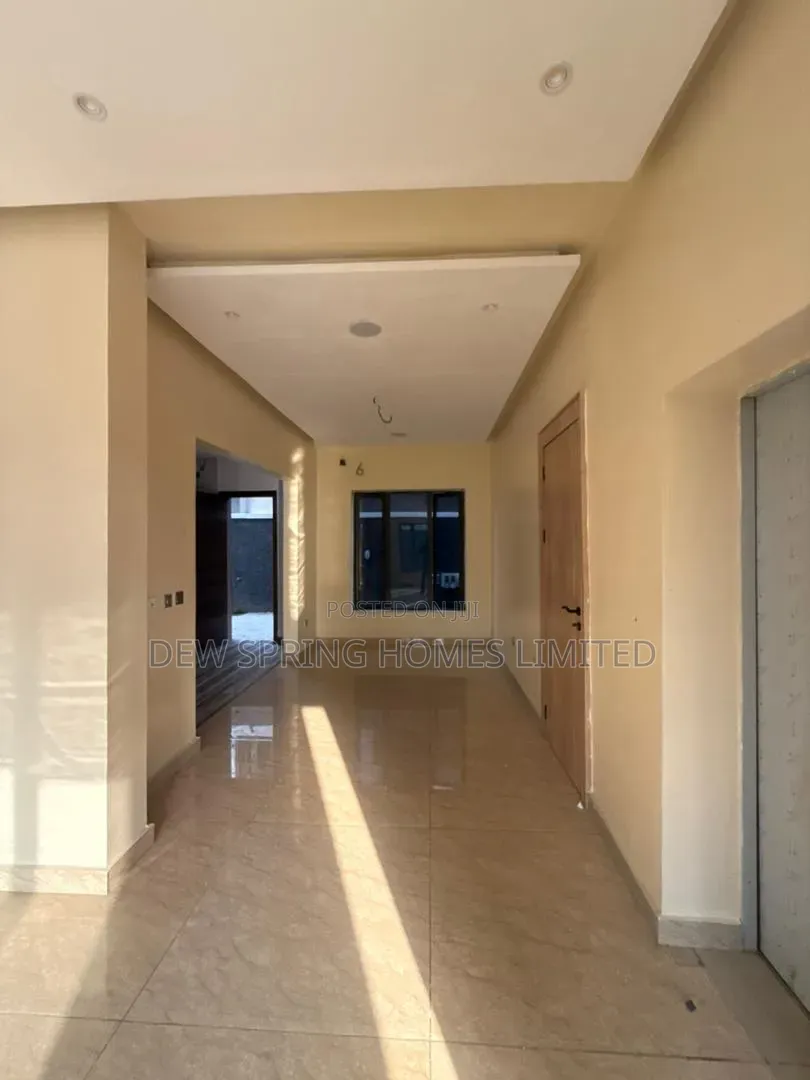5bdrm Duplex in Lekki Phase 1 for sale