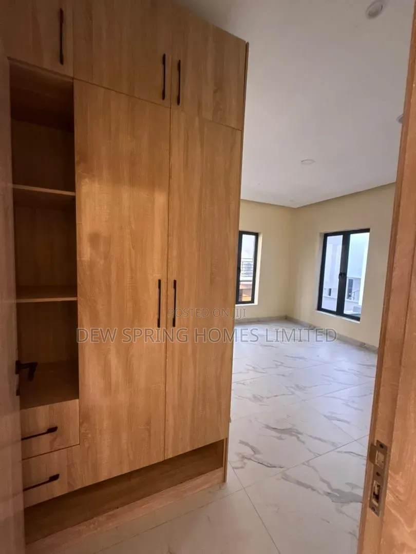 5bdrm Duplex in Lekki Phase 1 for sale
