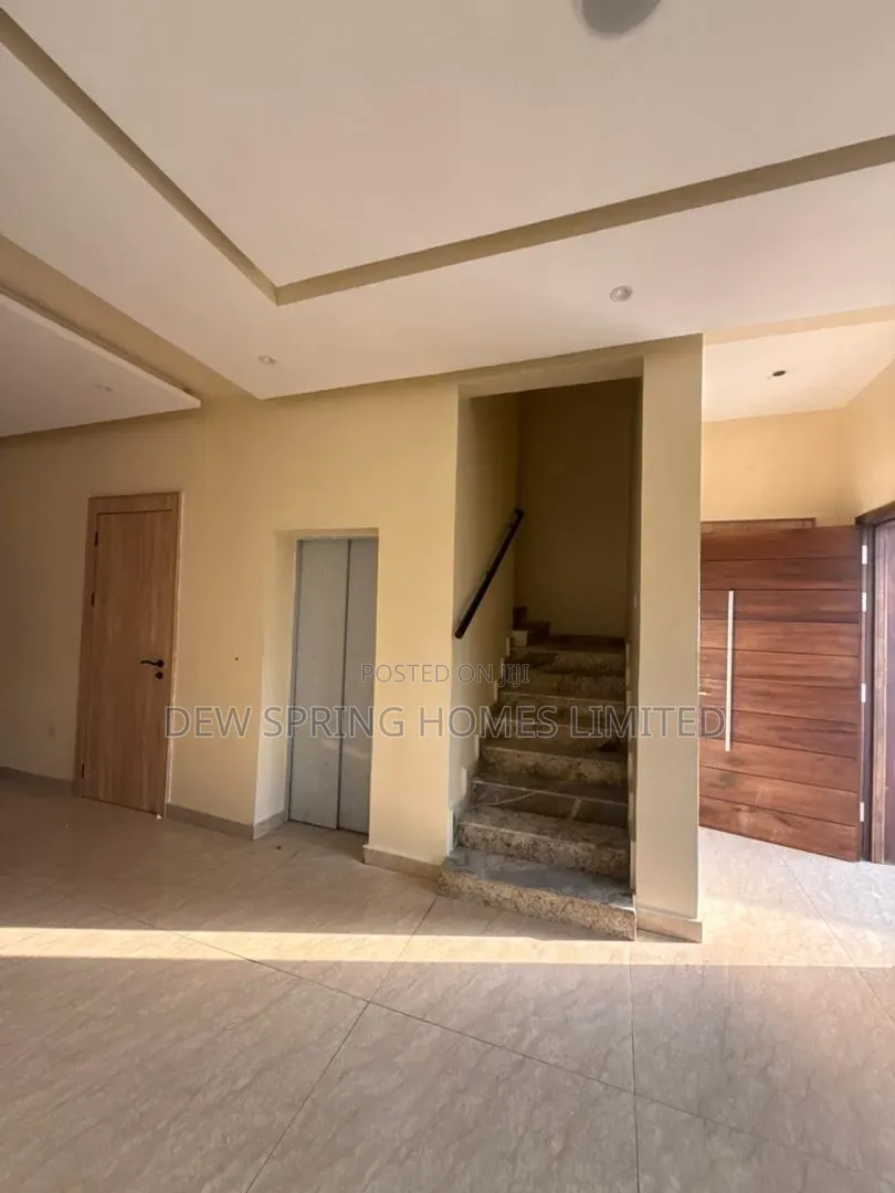 5bdrm Duplex in Lekki Phase 1 for sale