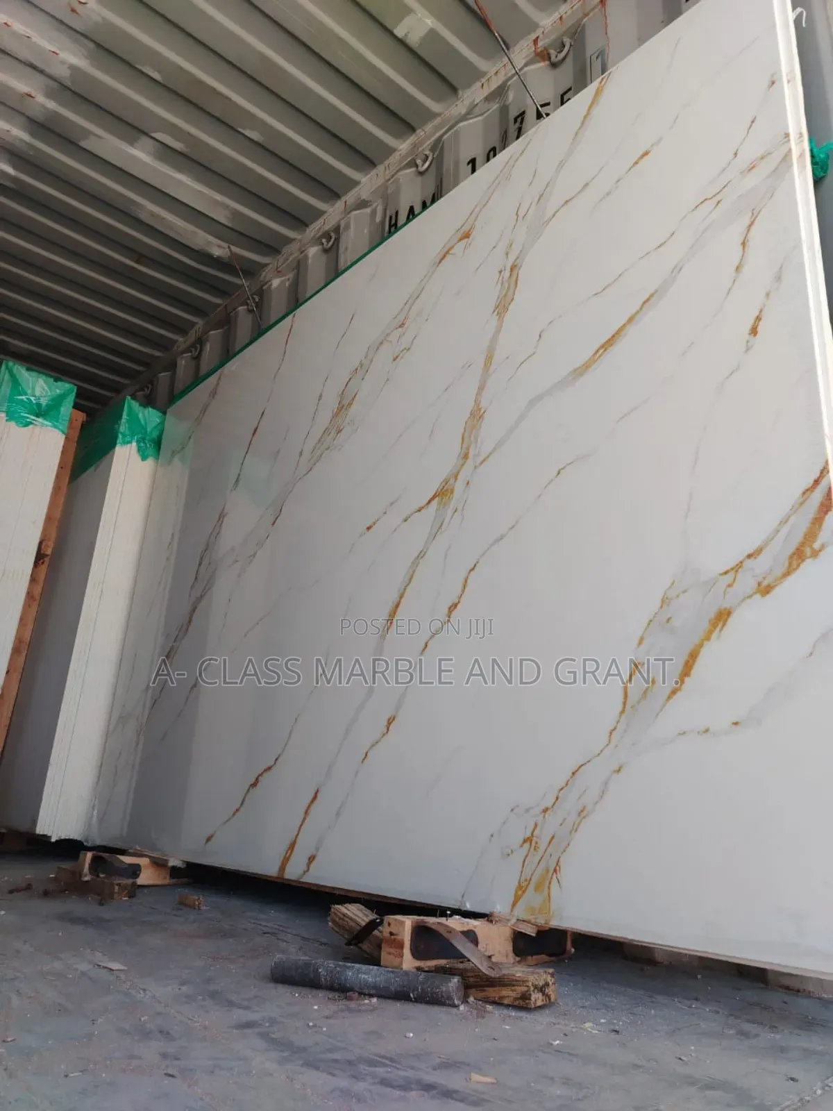 Odo Waves Gold Quartz Marble