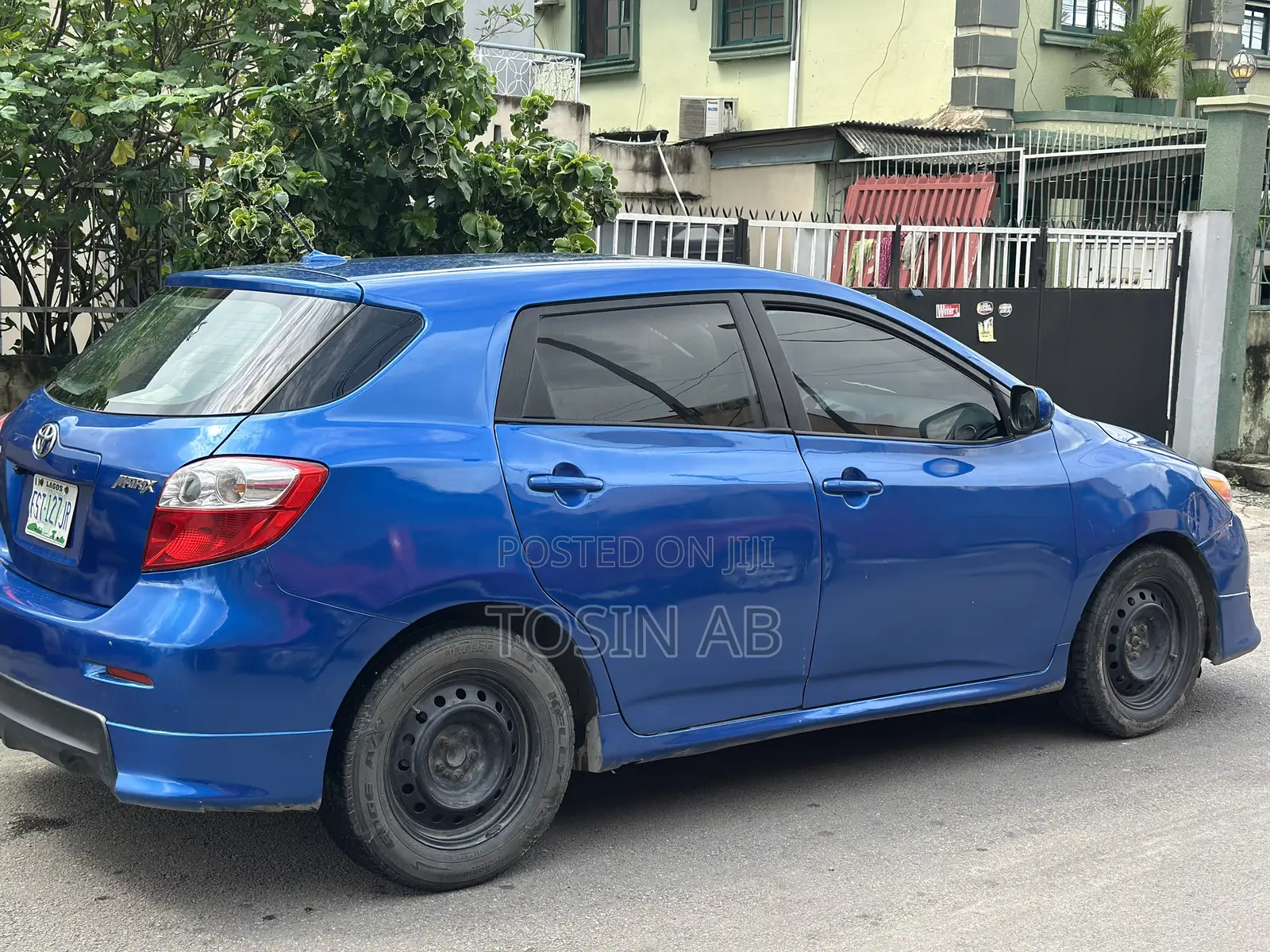 Toyota Matrix Hatchback FWD (1.8L 4cyl 5M) 2010 Blue