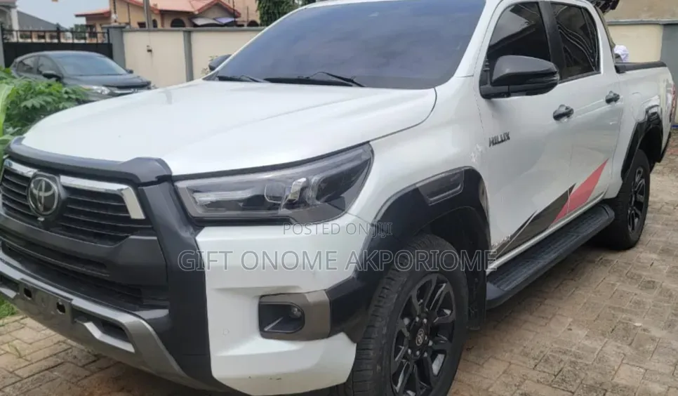 Toyota Hilux 2024 White