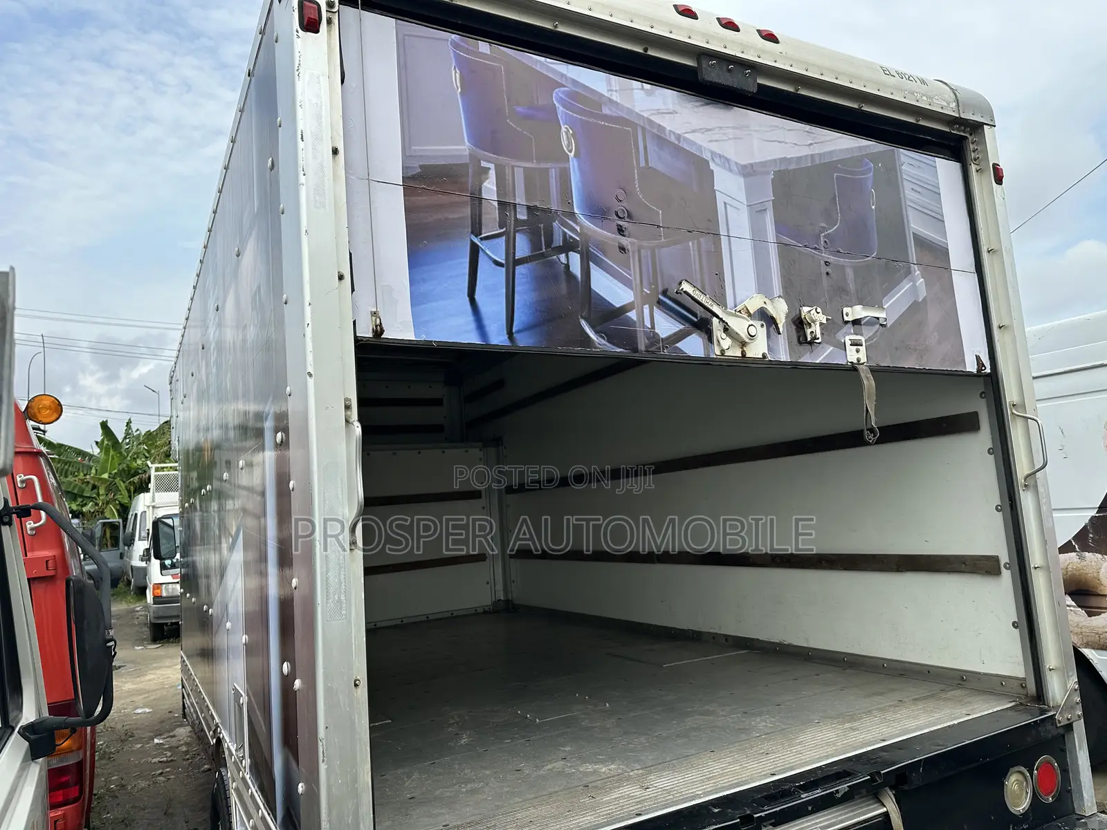 American Ford E450 Truck 2007 White