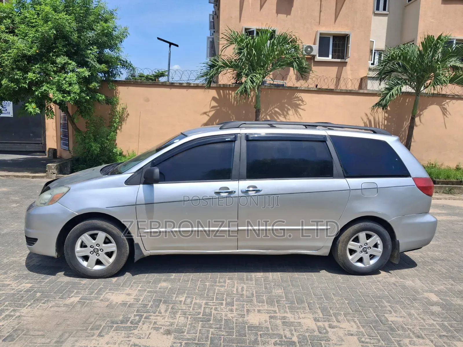 Toyota Sienna LE FWD (3.3L V6 5A) 2004 Silver