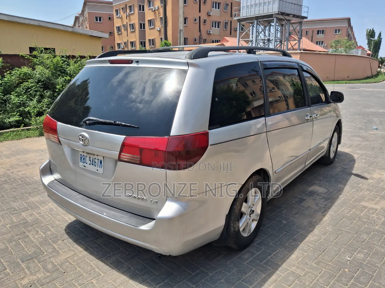 Toyota Sienna LE FWD (3.3L V6 5A) 2004 Silver