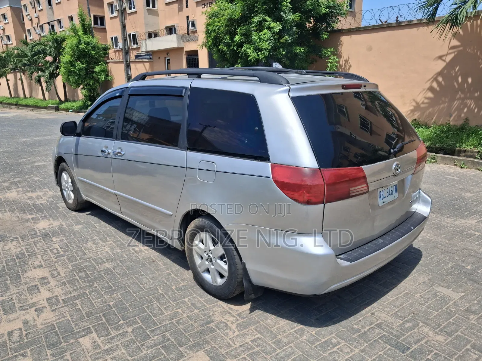 Toyota Sienna LE FWD (3.3L V6 5A) 2004 Silver