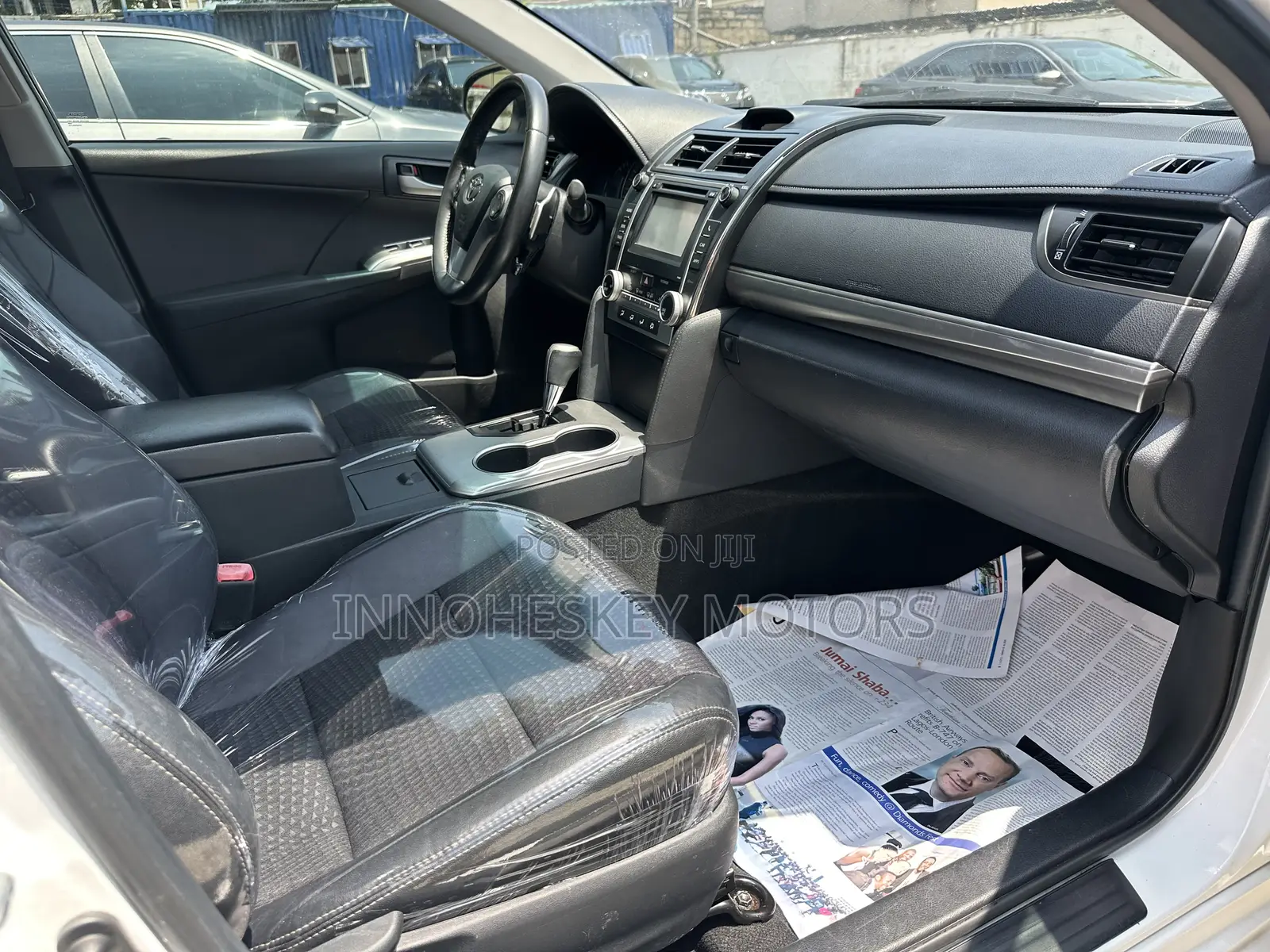 Toyota Camry SE V6 4dr Sedan (3.5L 6cyl 6A) 2013 White