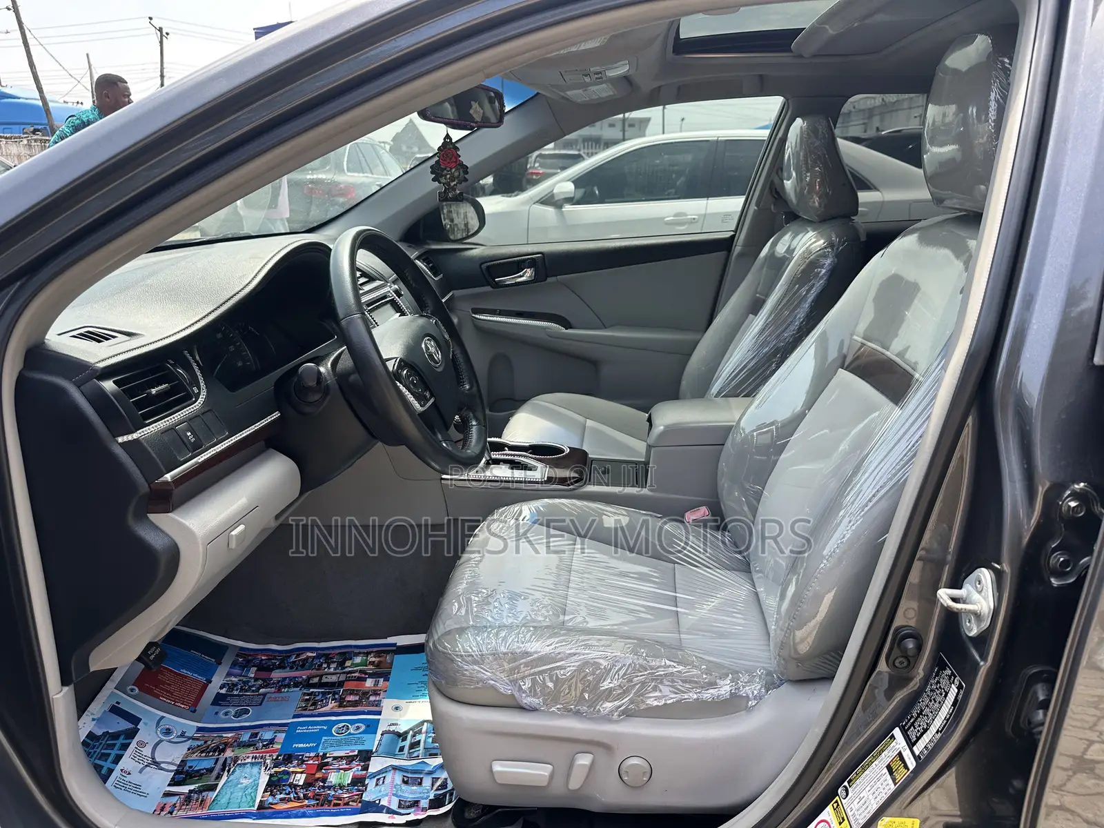 Toyota Camry XLE 4dr Sedan (2.5L 4cyl 6A) 2013 Gray