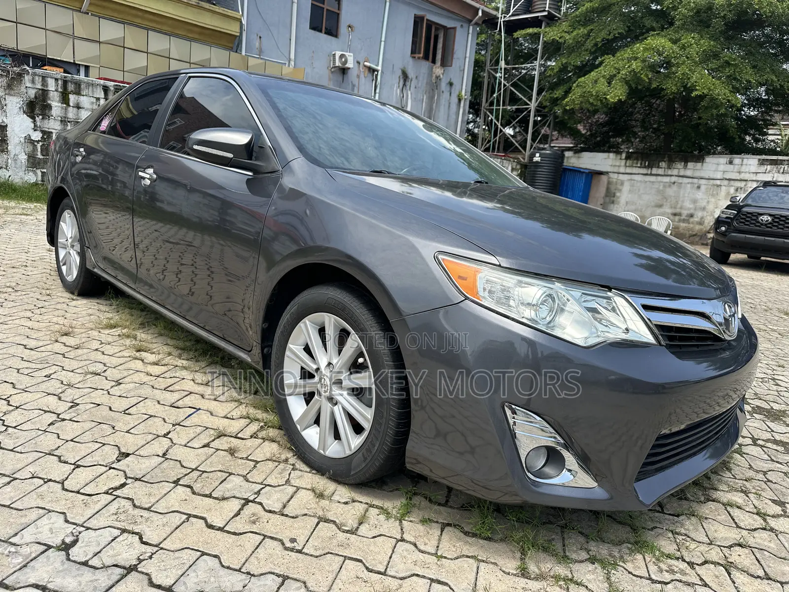 Toyota Camry XLE 4dr Sedan (2.5L 4cyl 6A) 2013 Gray