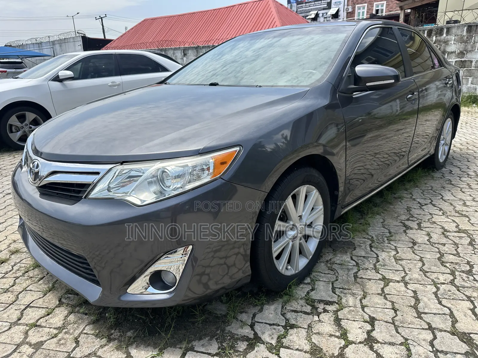 Toyota Camry XLE 4dr Sedan (2.5L 4cyl 6A) 2013 Gray