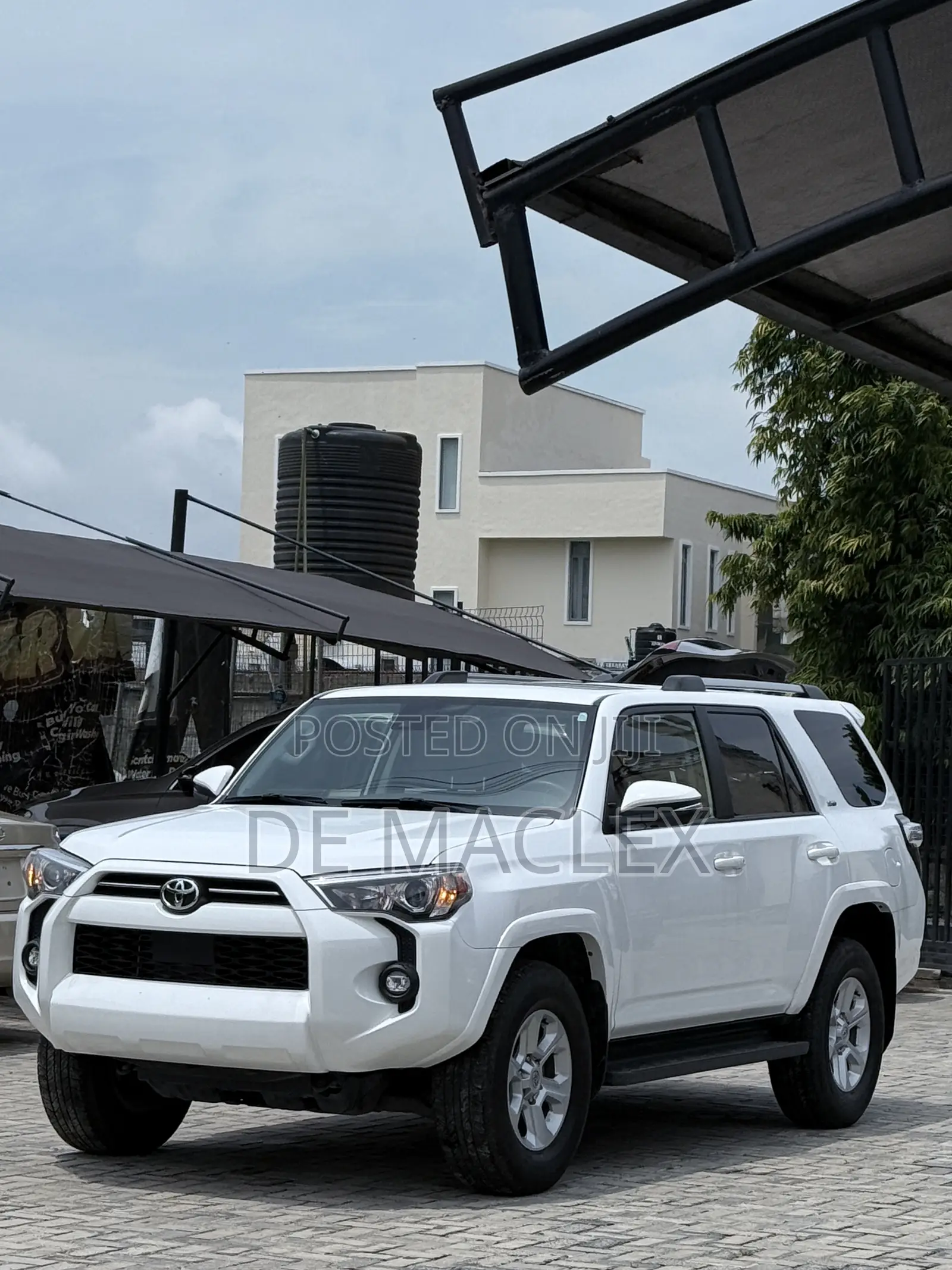Toyota 4-Runner SR5 4WD 2023 White