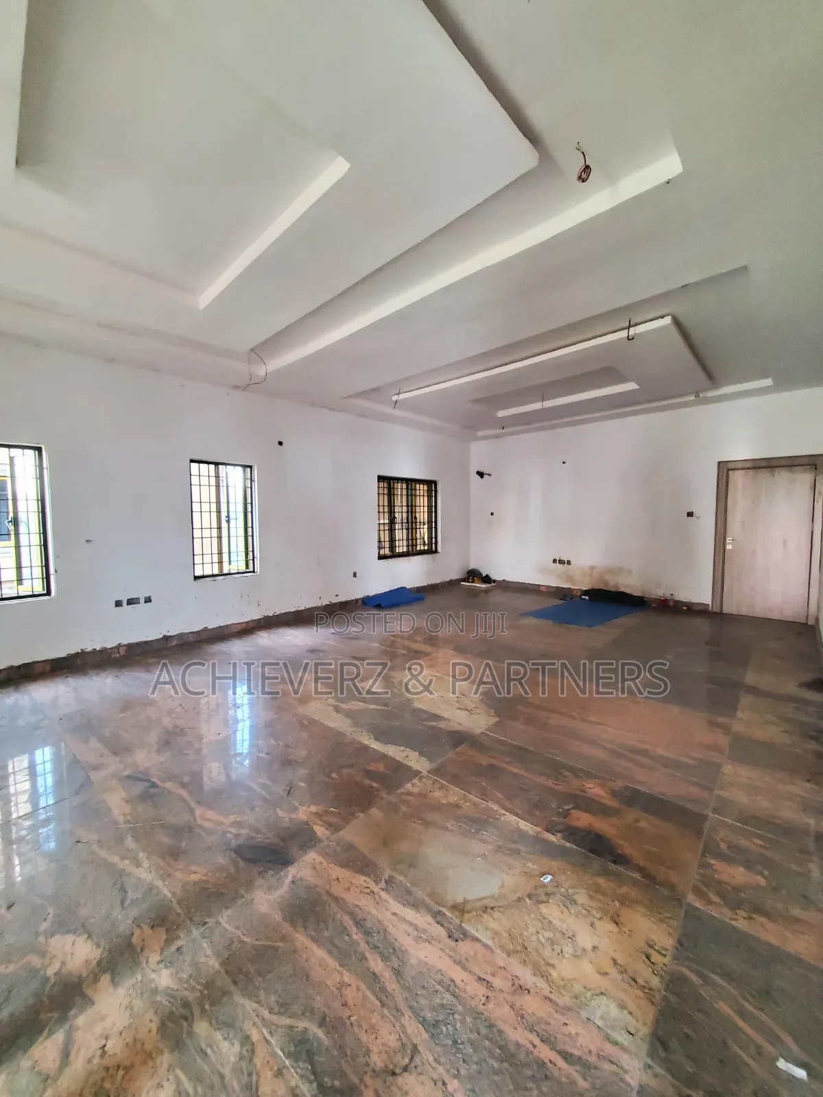 5bdrm Duplex in Asokoro for sale