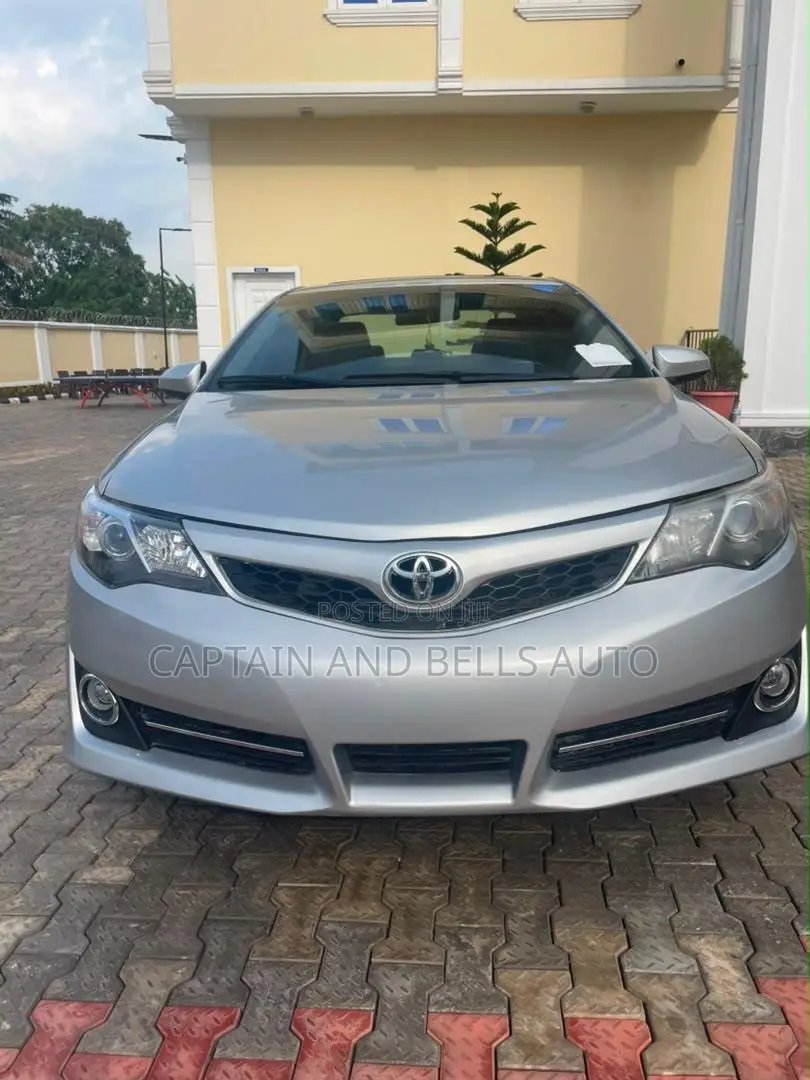 Toyota Camry SE 4dr Sedan (2.5L 4cyl 6A) 2013 Silver