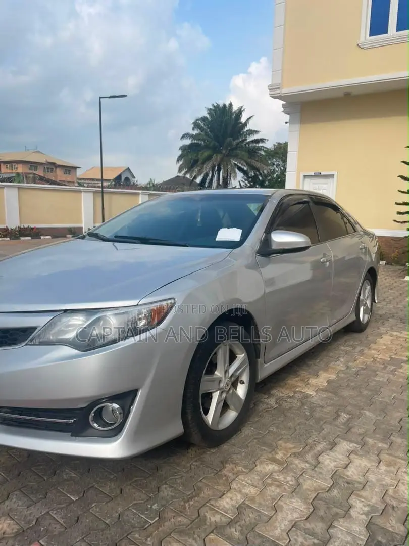 Toyota Camry SE 4dr Sedan (2.5L 4cyl 6A) 2013 Silver