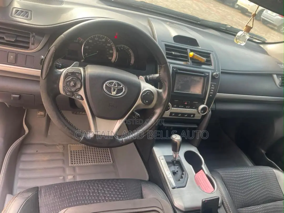 Toyota Camry SE 4dr Sedan (2.5L 4cyl 6A) 2013 Silver