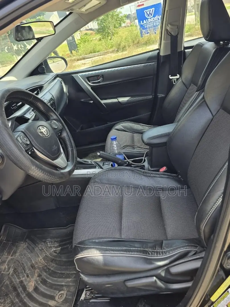 Toyota Corolla 2015 Black