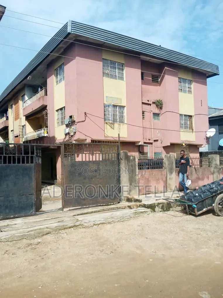 Furnished 18bdrm Block of Flats in Iju-Ishaga for sale
