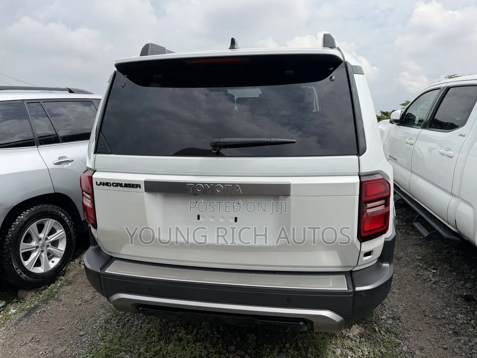 Toyota Land Cruiser Prado 2025 White